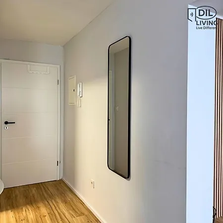 2 - Zentral - Modern - Self Check-in
